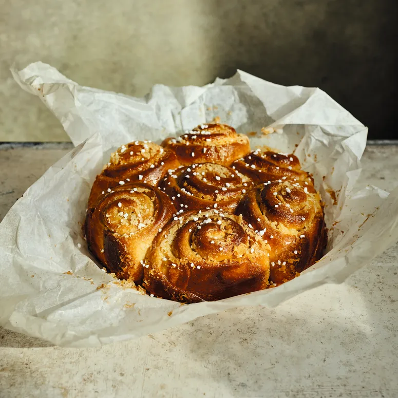 How To Use Dental Floss To Cut Cinnamon Rolls